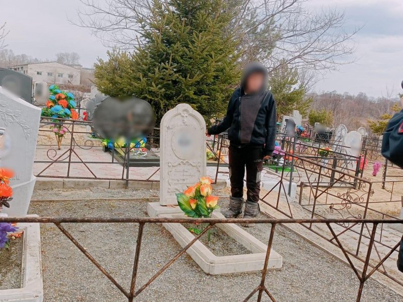 Амурские полицейские установили личности несовершеннолетних причастных к повреждению мест захоронений на кладбище г. Завитинска